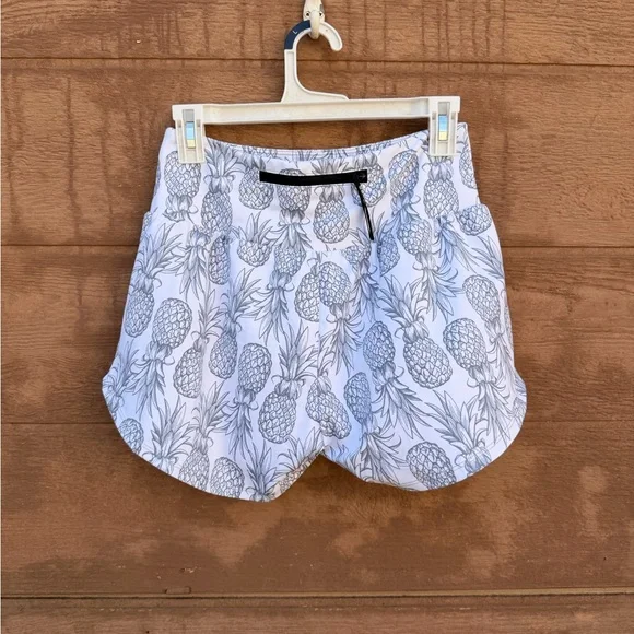 Women’s Love Fitness Pineapple Runners athletic shorts in white and gra - Picture 6 of 12